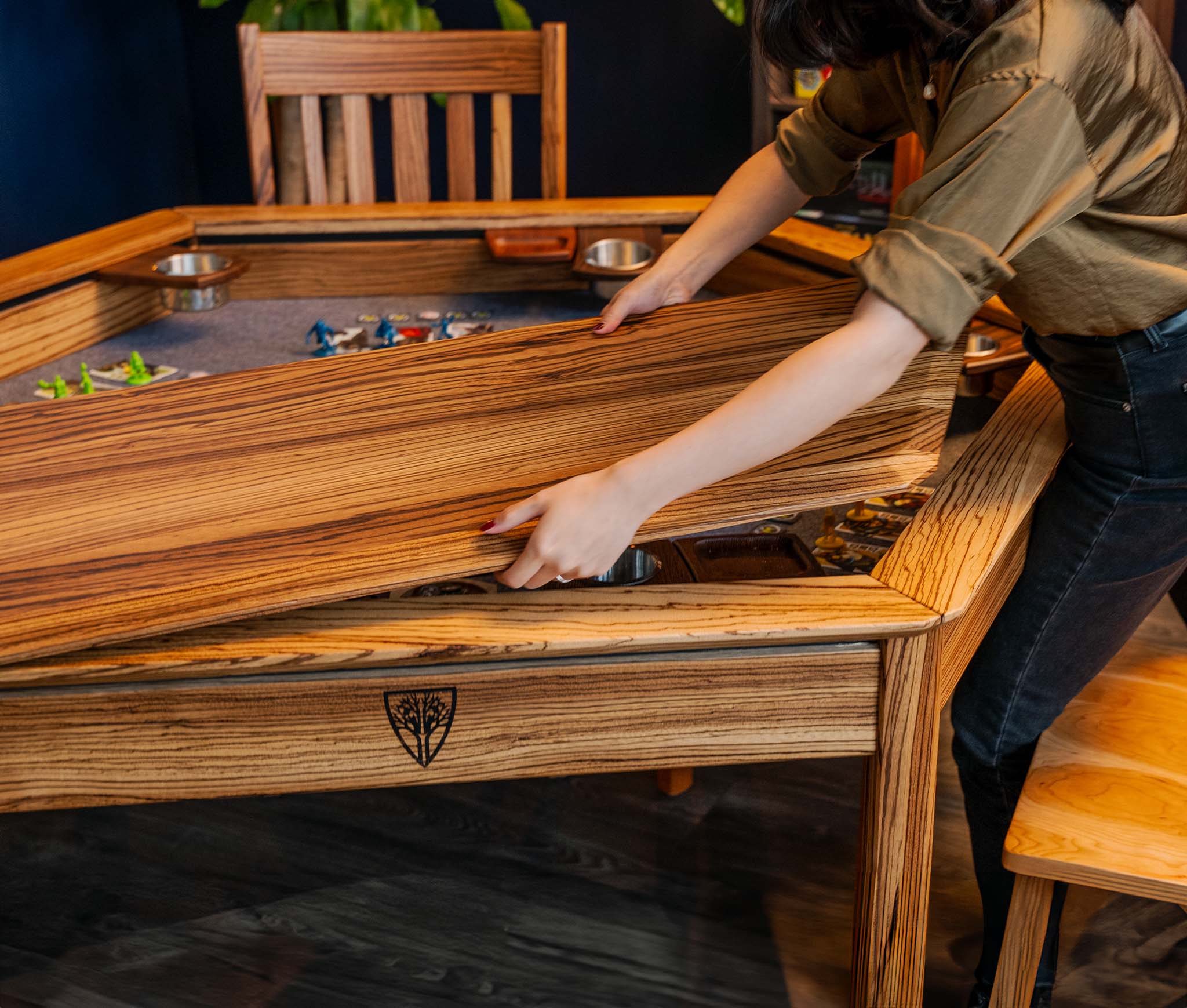 Hex gaming table