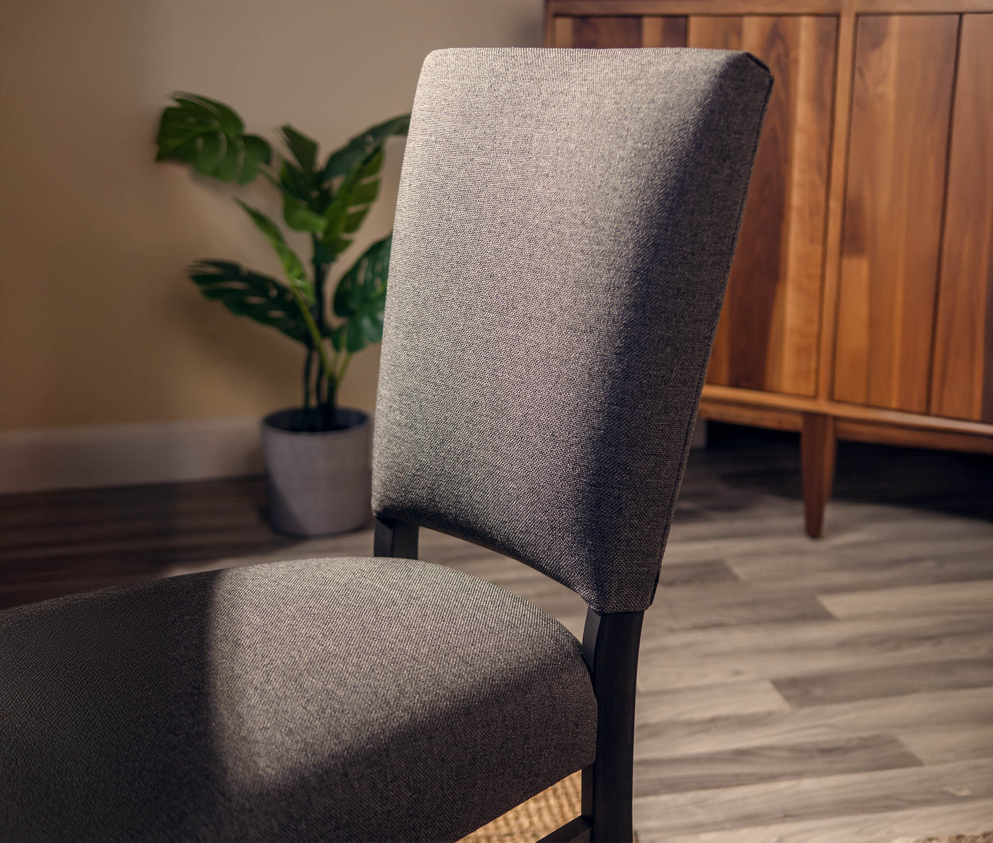 upholstered-side-chair-carbon-lifestyle-macro-05