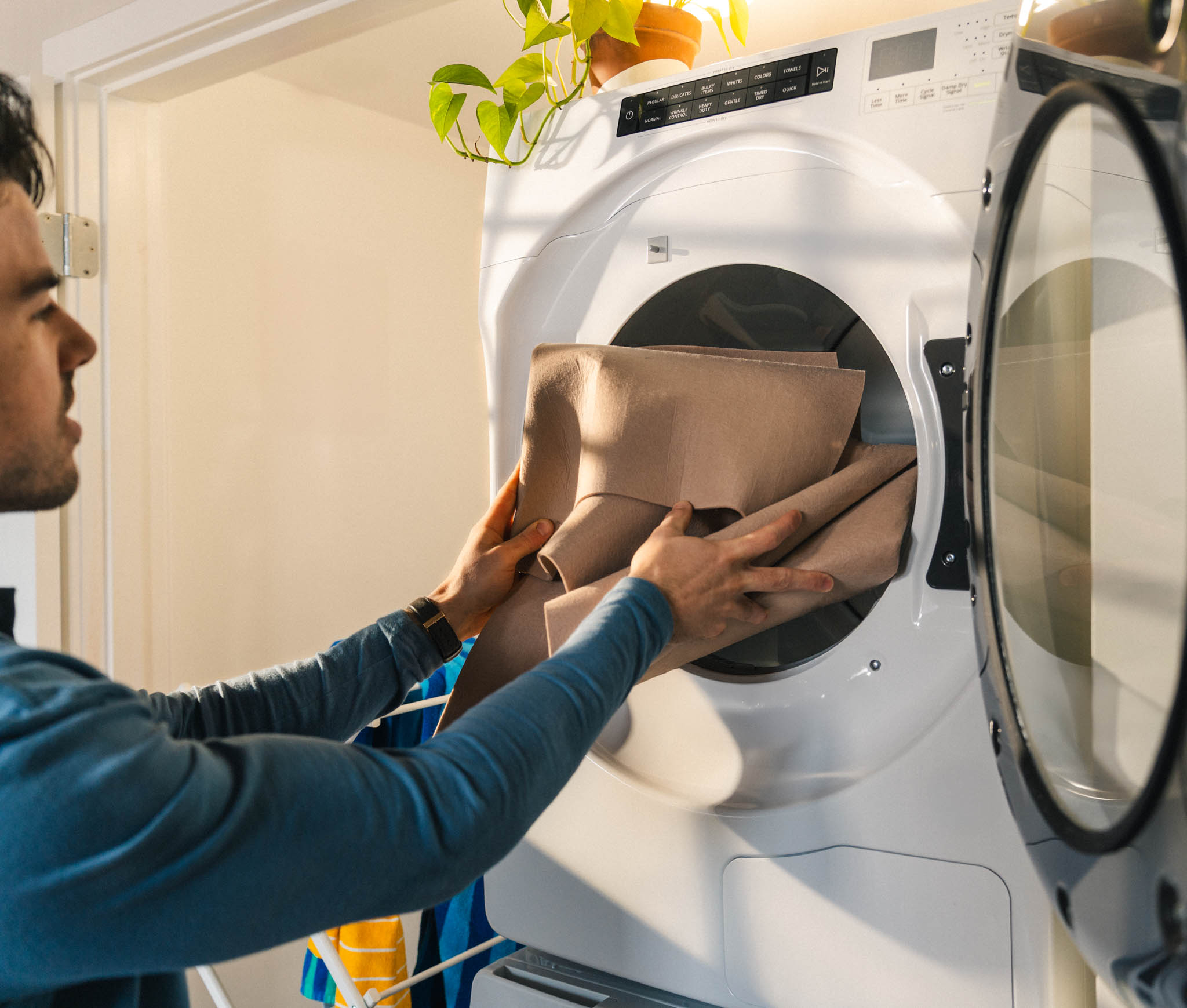 mgt-felt-washing-machine-color-tan-lifestyle