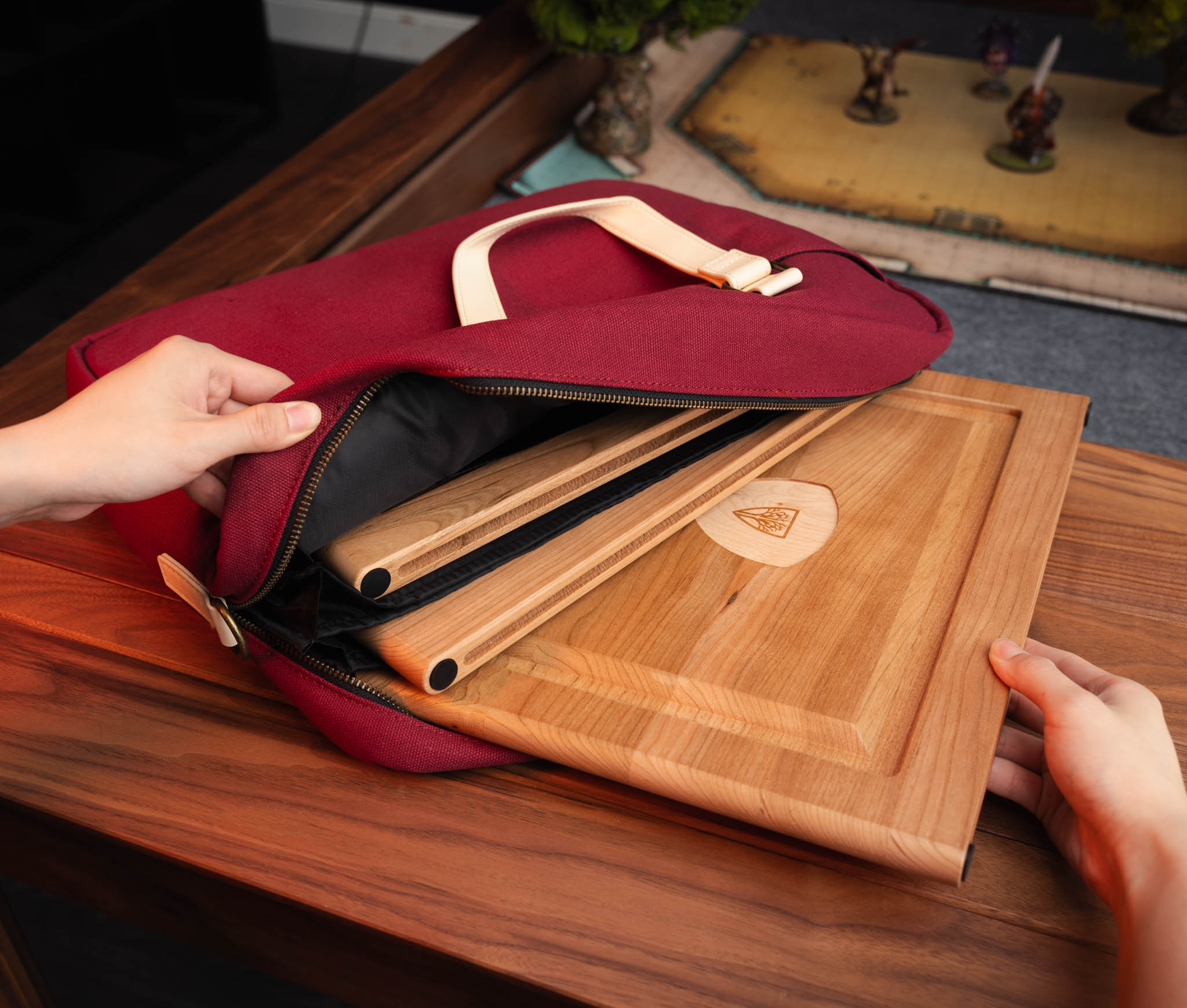 dm-screen-handbag-cover-photo-02