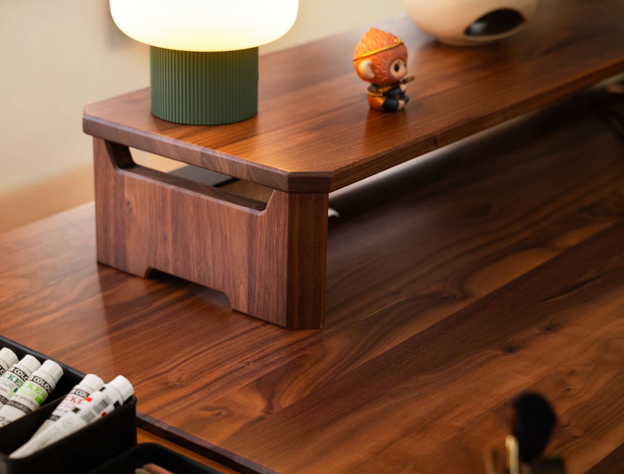 Desk Platform - platform overhead view with figurine