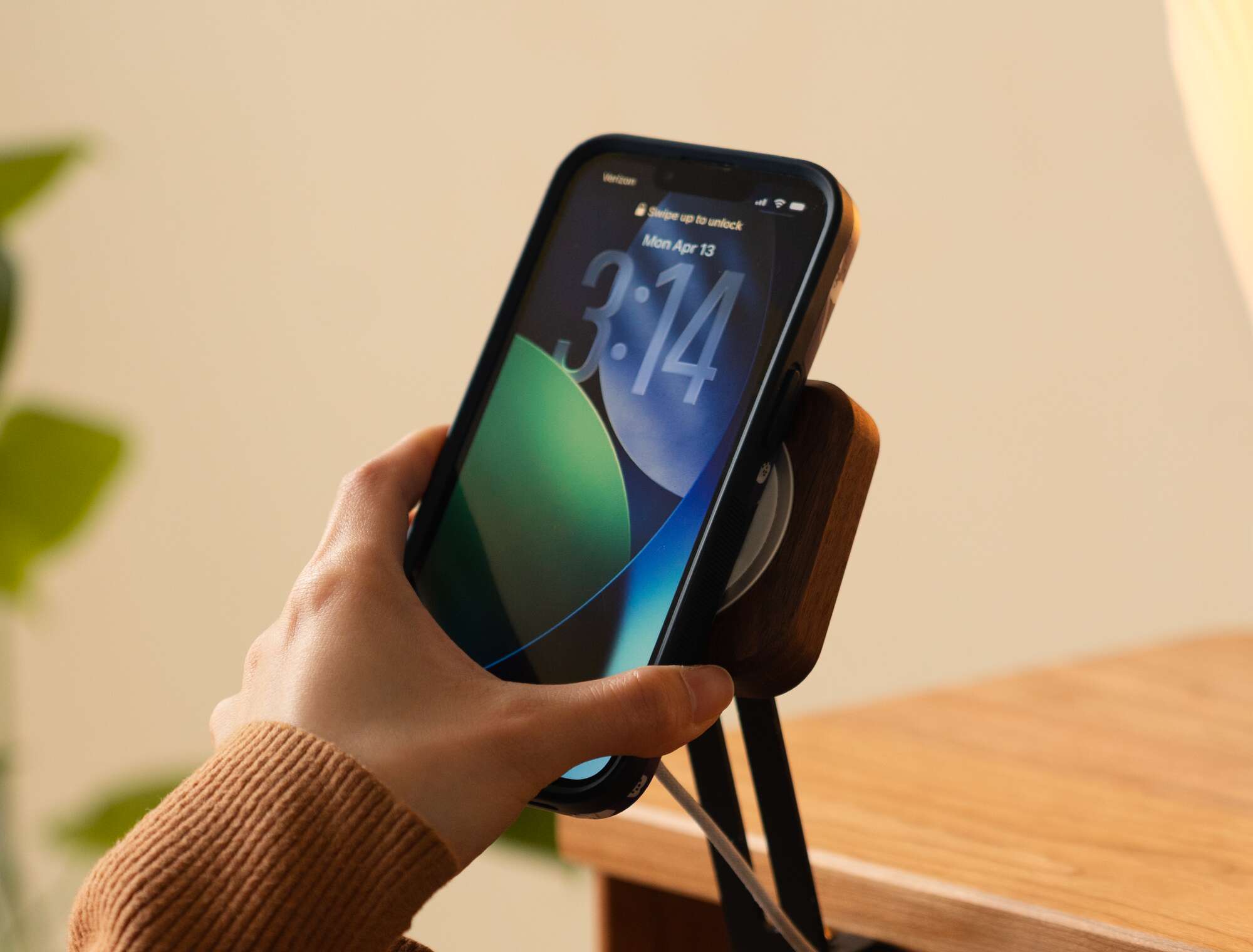 Mag Safe Charger Holder Display